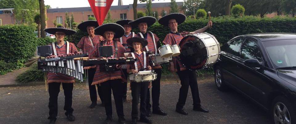 De Voortzetters begeleiden Avondvierdaagse Putten.